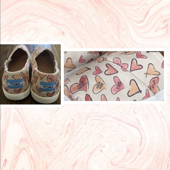 Toms Carpe Diem Valentine’s Hearts Size 5 Slip ons - Picture 4 of 4